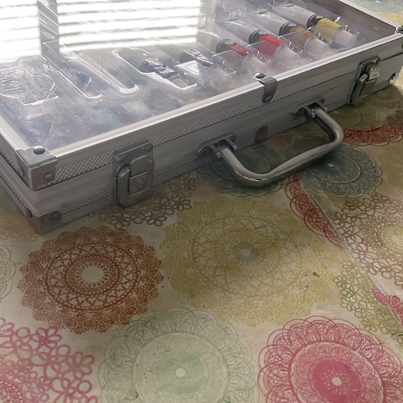 Royal & Langnickel Essentials Acrylic Art Set in Metal Case - NWT - Picture 4 of 4